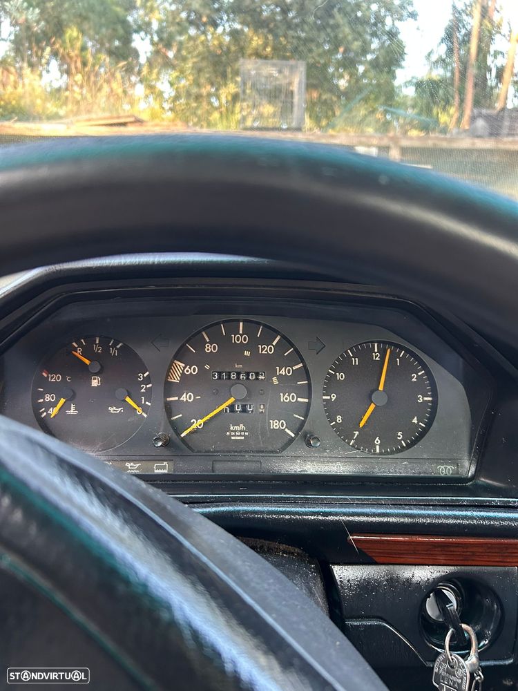Mercedes-Benz W201 (1982-1993) 190 D 2.0 - 8