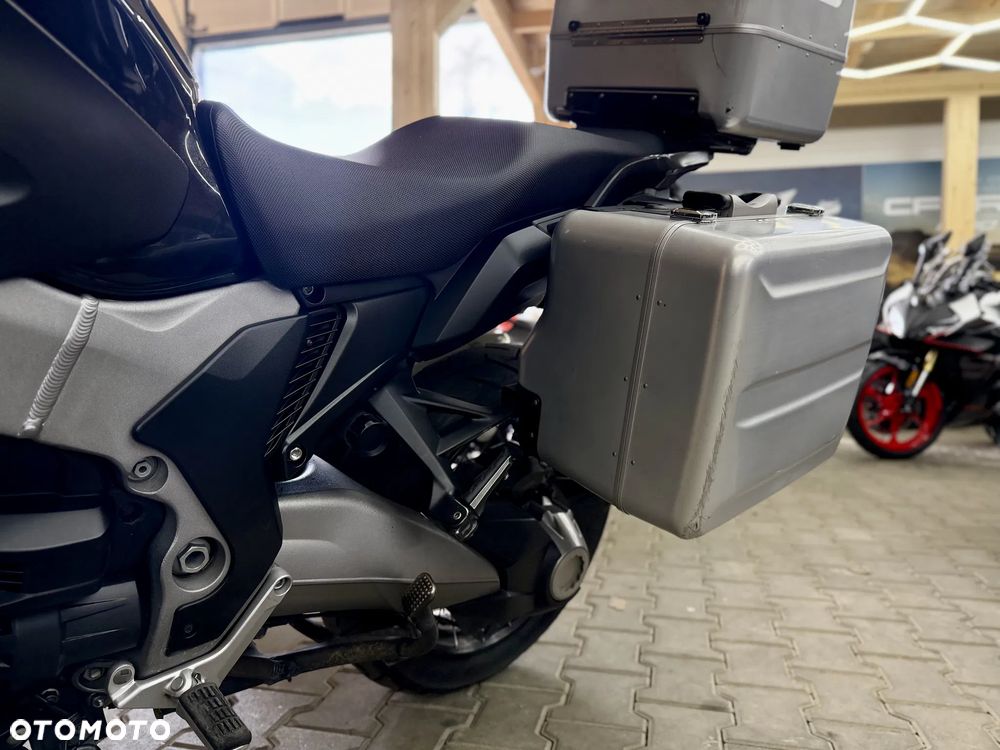 Honda VFR - 10
