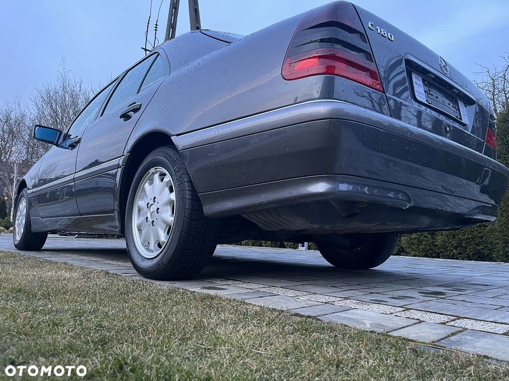 Mercedes-Benz Klasa C 180 Classic - 4