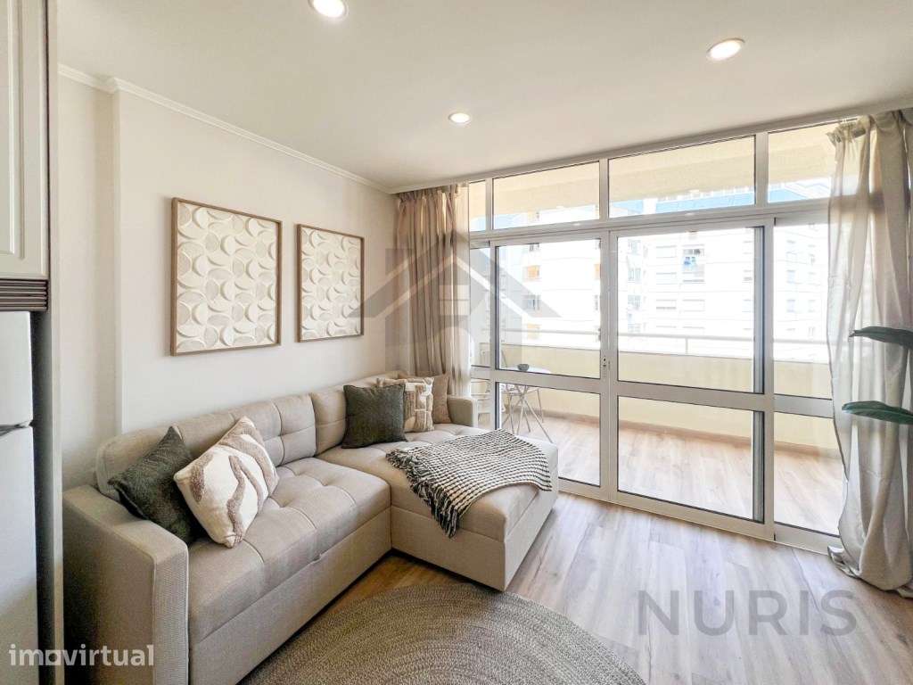 Apartamento T1 com Vista Mar, na primeira Linha da Praia da Rocha -... - Grande imagem: 4/21
