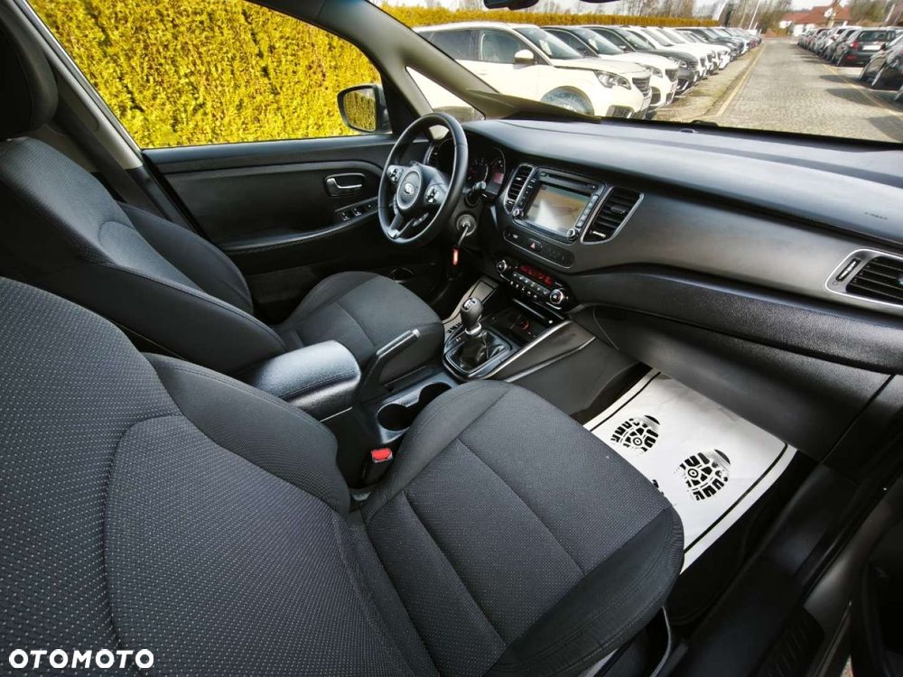 Kia Carens - 9