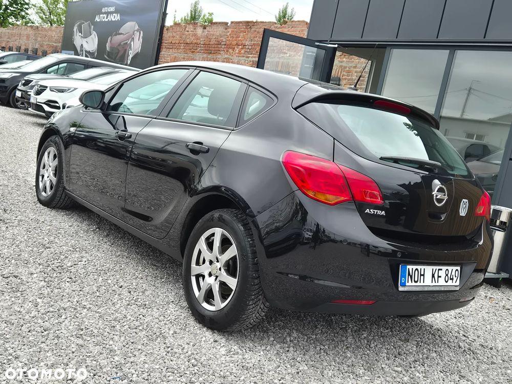Opel Astra 1.6 Design Edition - 10