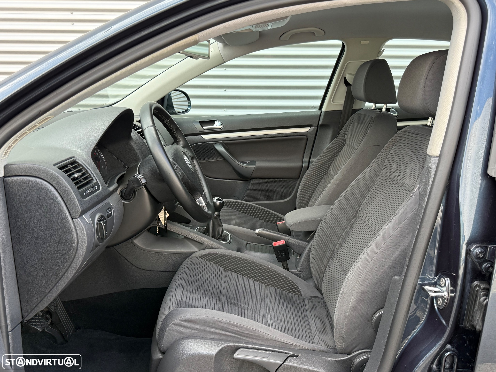 VW Jetta 1.9 TDi BlueM. Confortline - 8