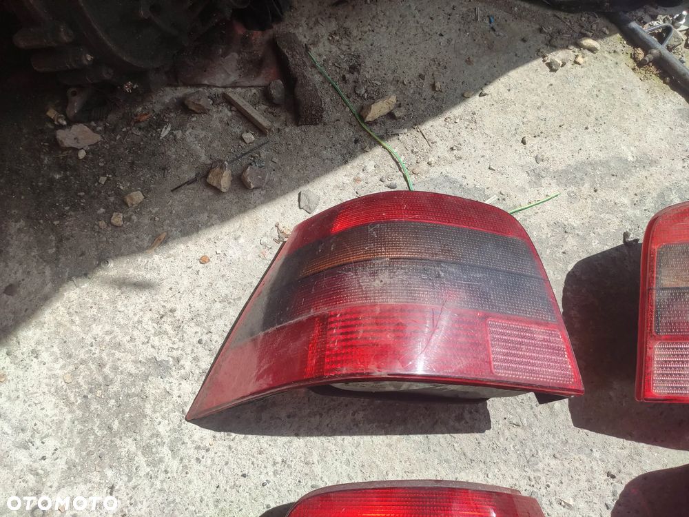 Lampa Prawy Lewy tył Vw Golf IV H/B z listwą żar - 5