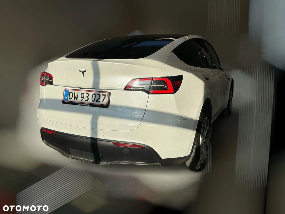 Tesla Model Y Long Range AWD - 5