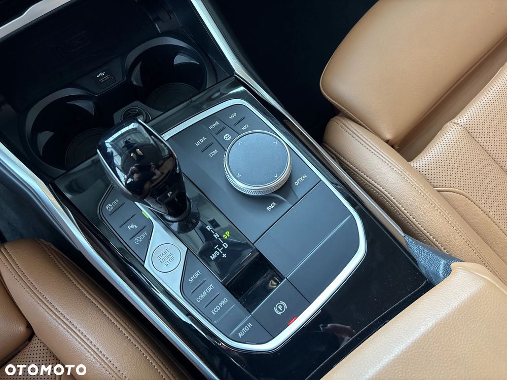 BMW Seria 3 320i - 17