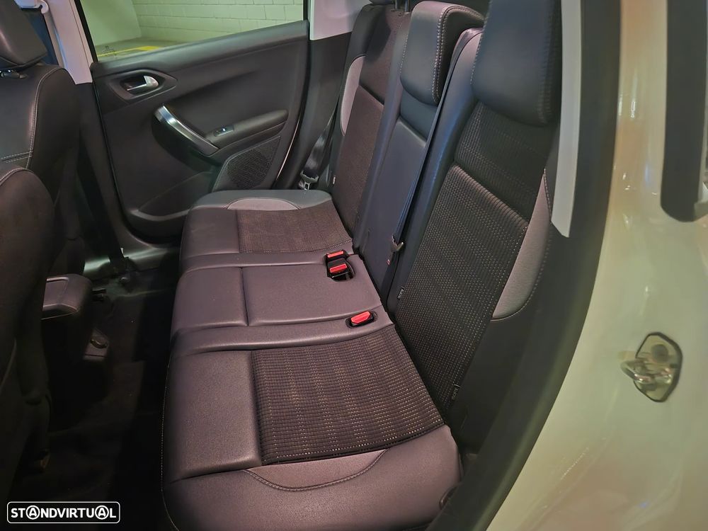 Peugeot 2008 1.6 BlueHDi Allure - 25
