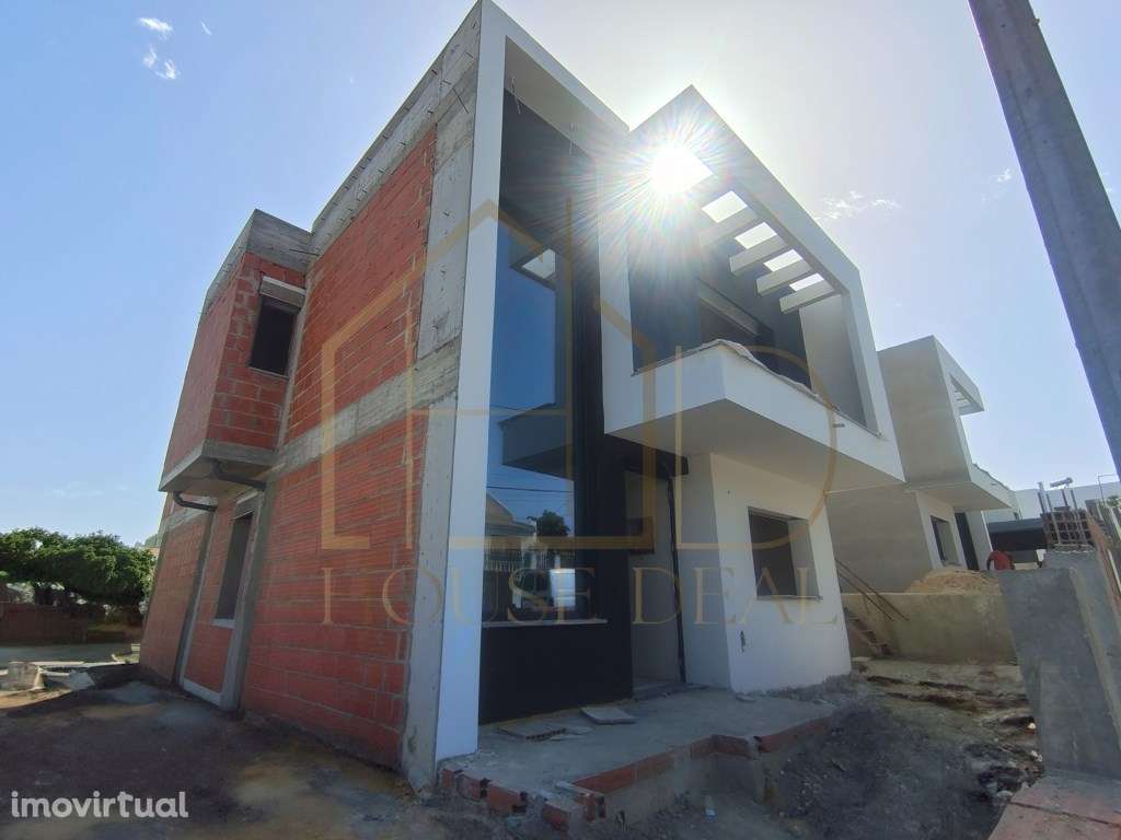 Moradia Isolada T4 com Garagem e Piscina. Charneca da Caparica - Grande imagem: 3/38