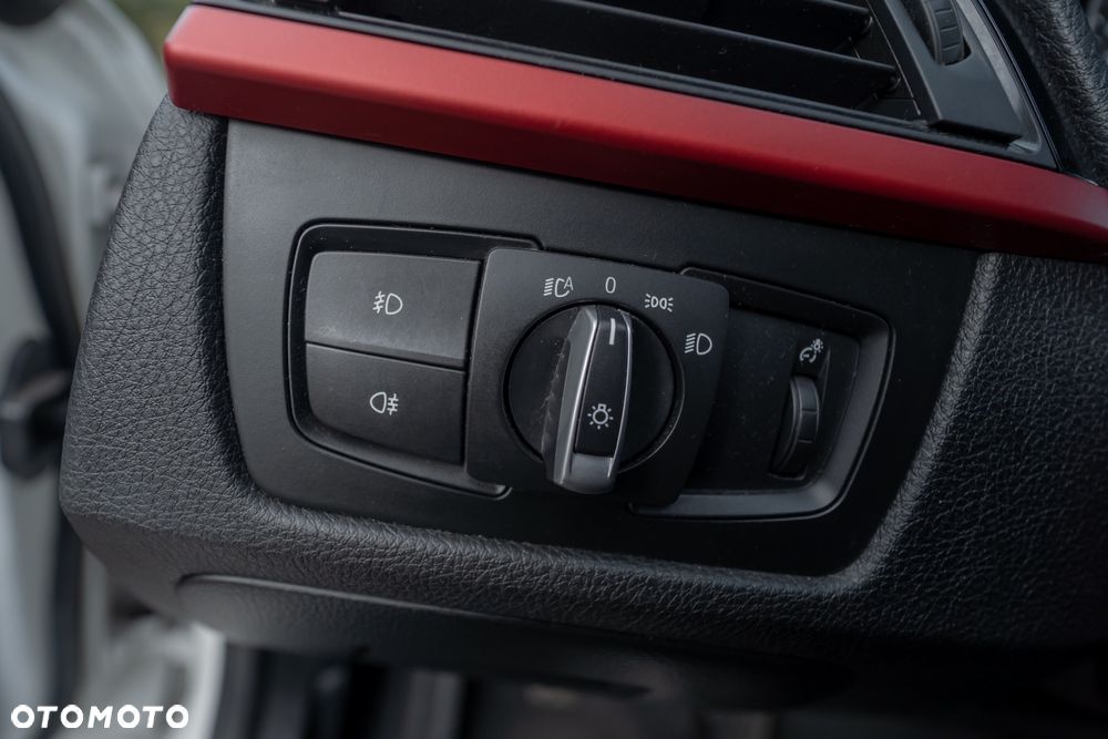 BMW Seria 3 318d Sport Line - 16