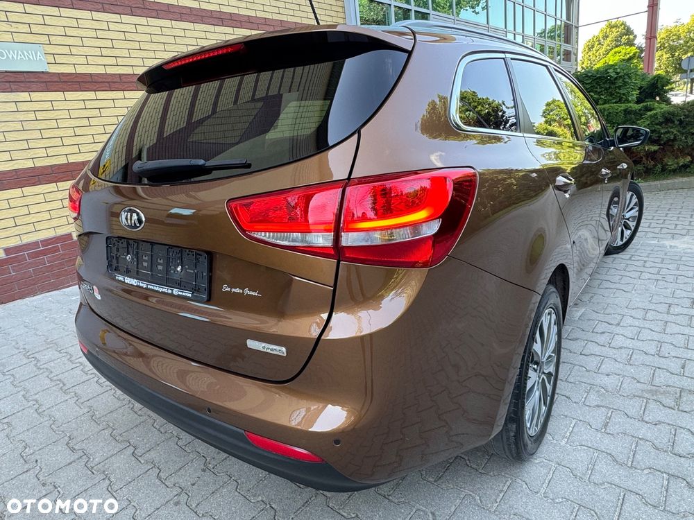 Kia Ceed 1.6 CRDi 136 ISG Dream-Team Edition - 12