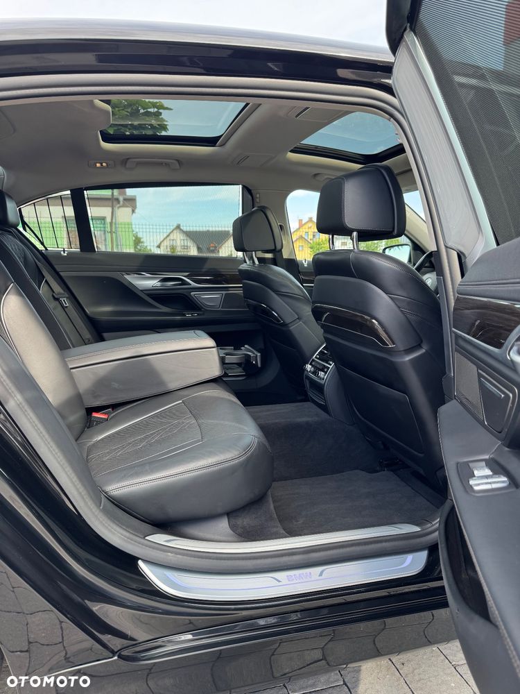 BMW Seria 7 740Li - 25