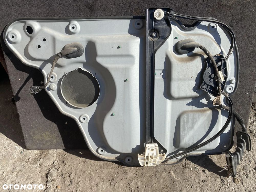 Podnośnik silniczek szyby Volkswagen Touran I prawy tył OE - 3