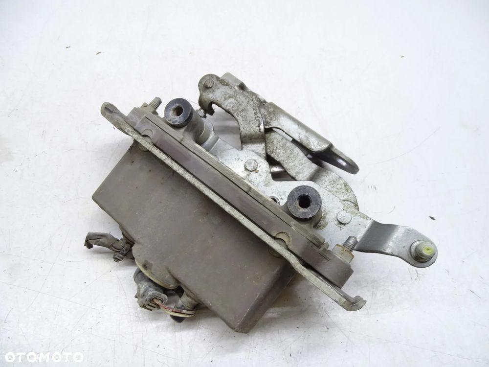 ZAWIAS NABÓJ PRAWY MASKI MERCEDES W212 W207 A2129066301 - 1