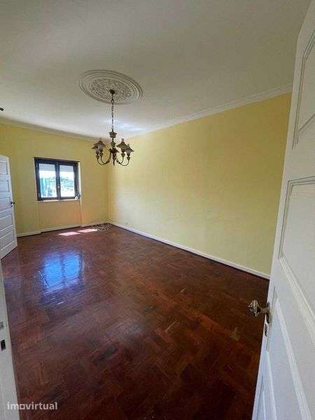 Arrenda se apartamento R/C T2+1 em moradia - Grande imagem: 3/8