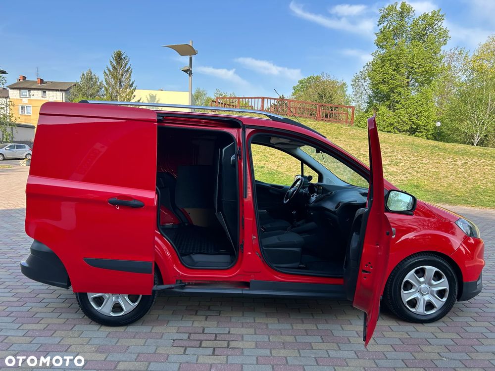 Ford Transit Courier - 27