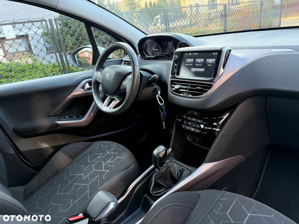 Peugeot 2008 1.2 Pure Tech Style EU6 - 33