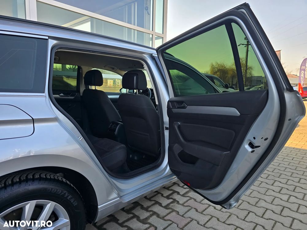 Volkswagen Passat - 11