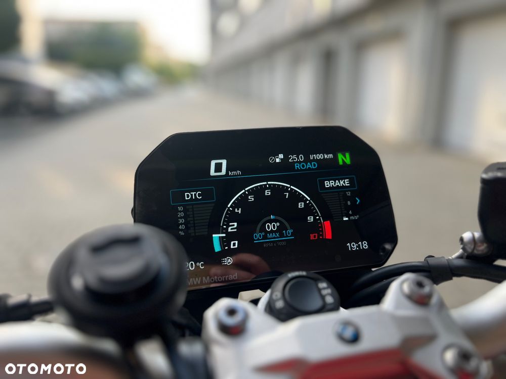 BMW F - 23