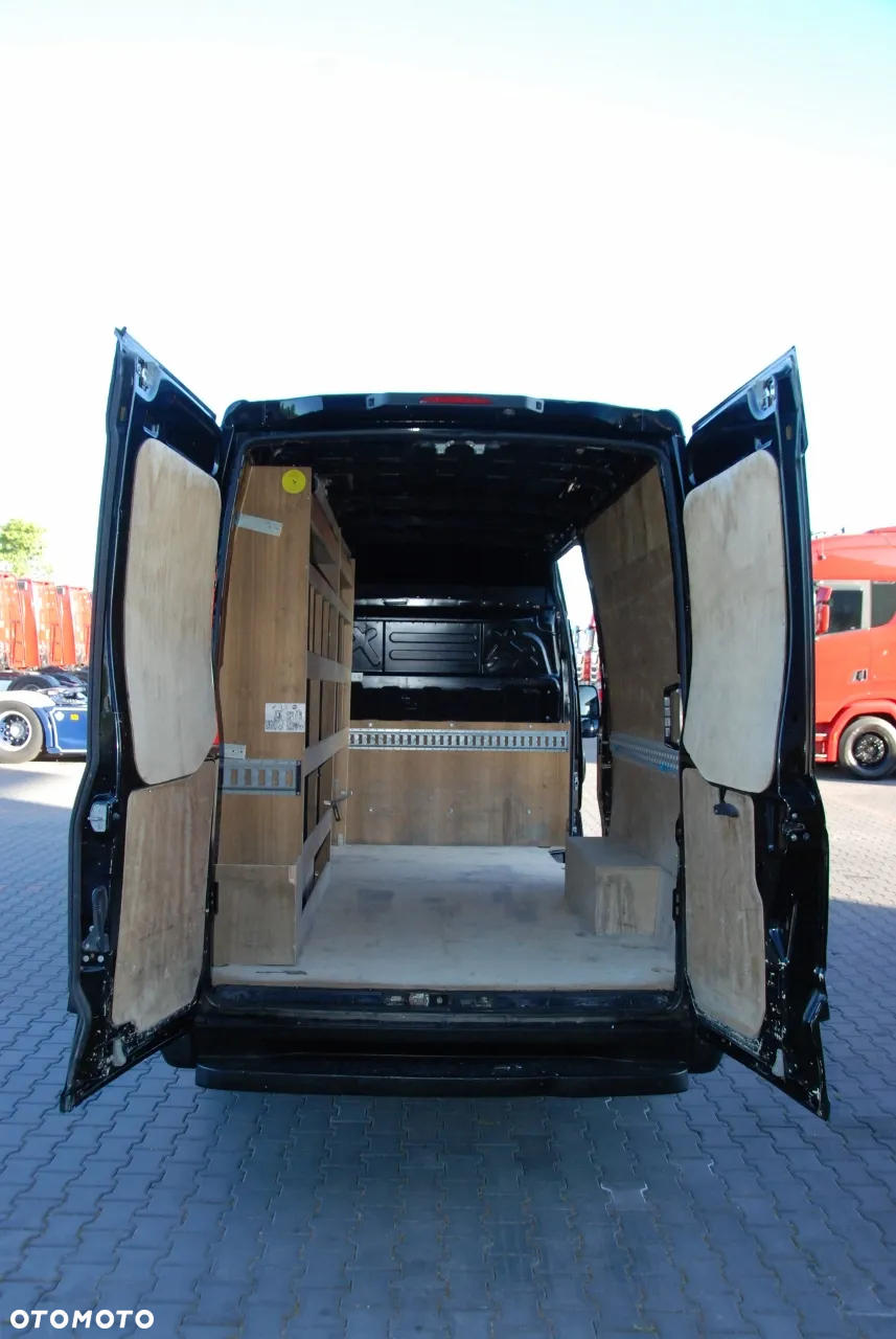 Iveco DAILY 35-180 /  BLASZAK / 2022 ROK /  HI-MATIC / Full opcja / CZARNY METALIK /  SPROWADZONY / PO KONTRAKCIE SERWISOWYM - 23