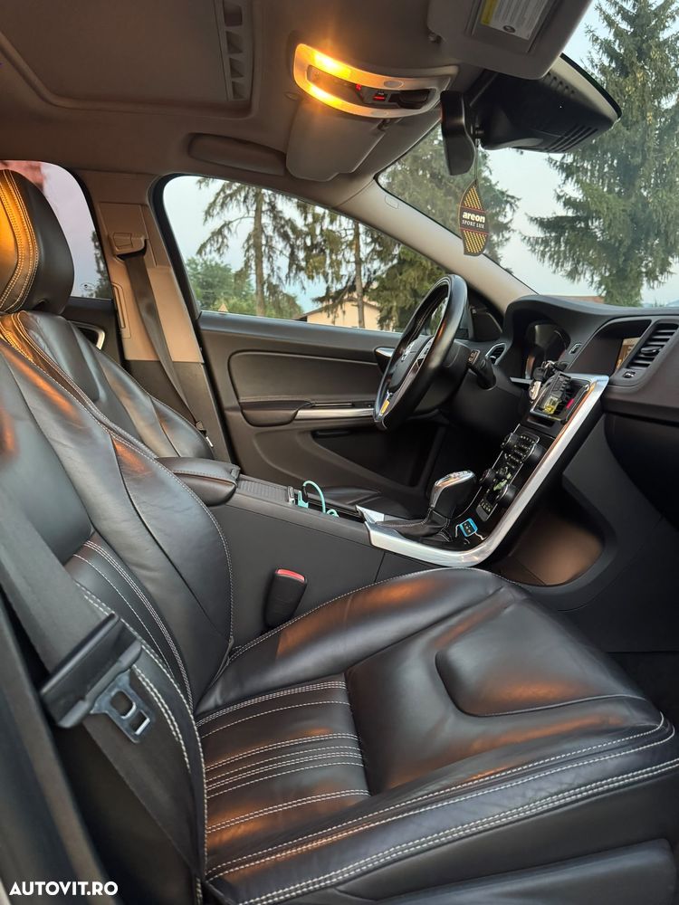 Volvo V60 D5 AWD Geartronic Summum - 13
