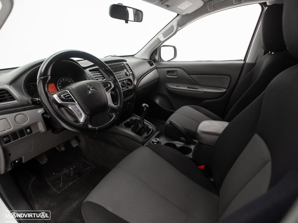 Mitsubishi L200 2.4 DI-D Club Invite 4WD c/IVA - 7