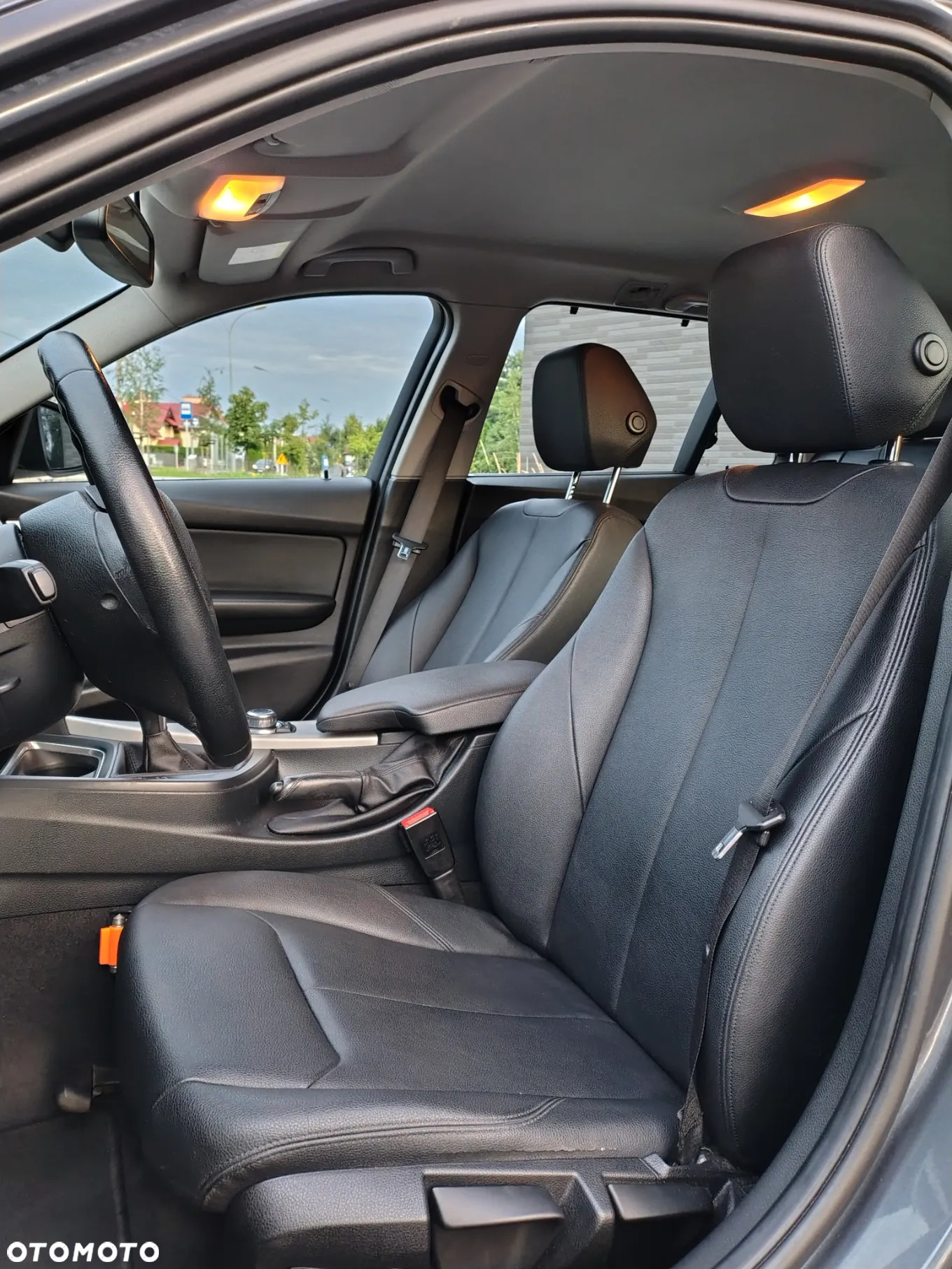 BMW Seria 3 318d Touring - 10