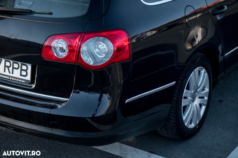 Volkswagen Passat 1.6 TDI DPF BlueMotion Technology Highline - 36