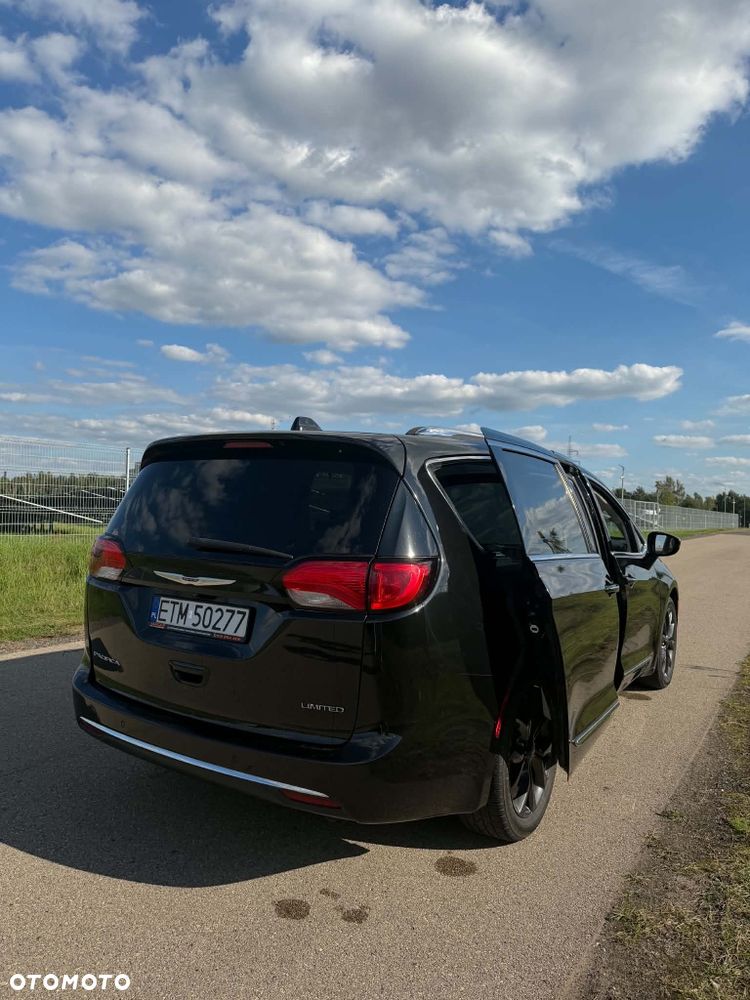 Chrysler Pacifica - 3