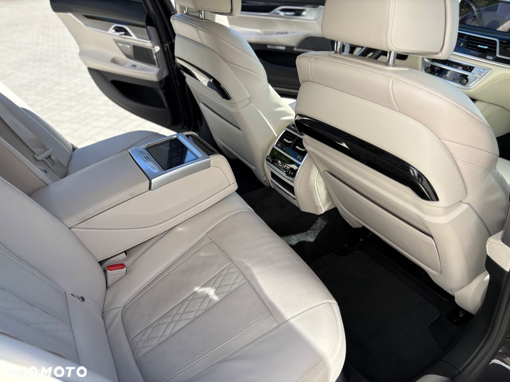 BMW Seria 7 740d xDrive - 35