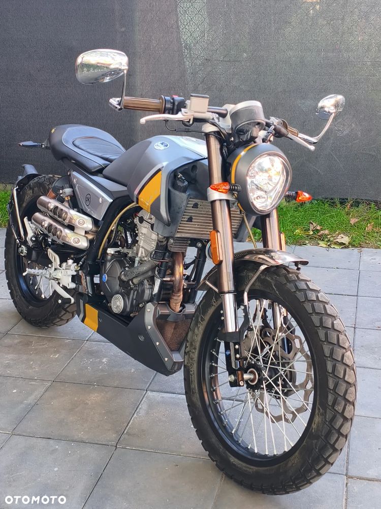 Mondial HPS 125 - 9