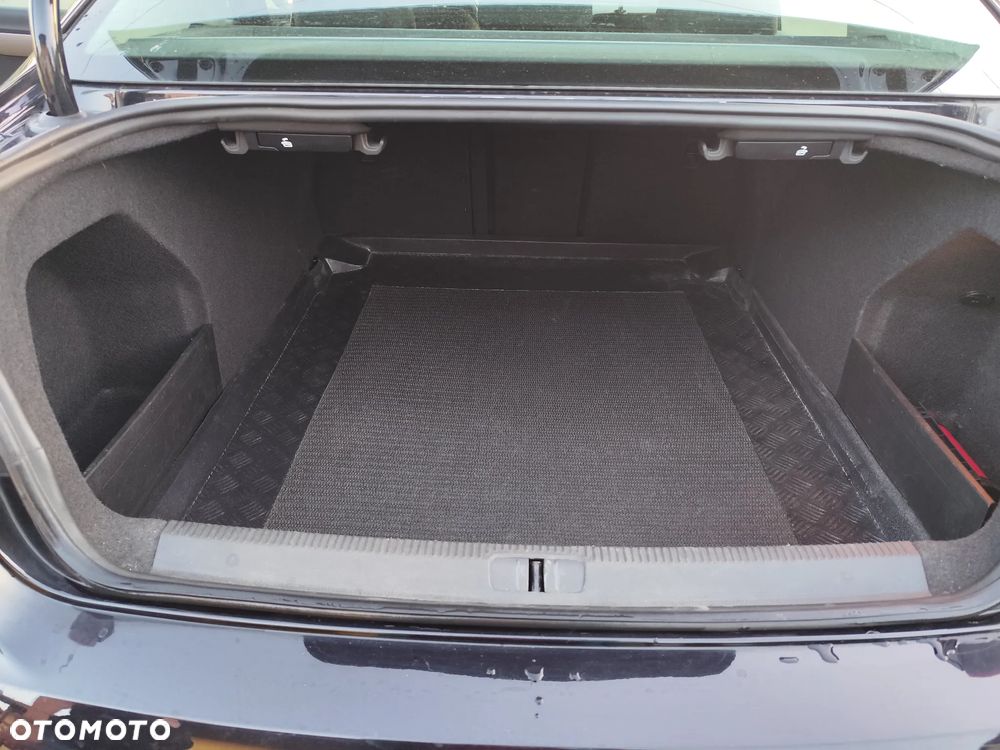Volkswagen Passat 2.0 TDI Comfortline DSG - 16
