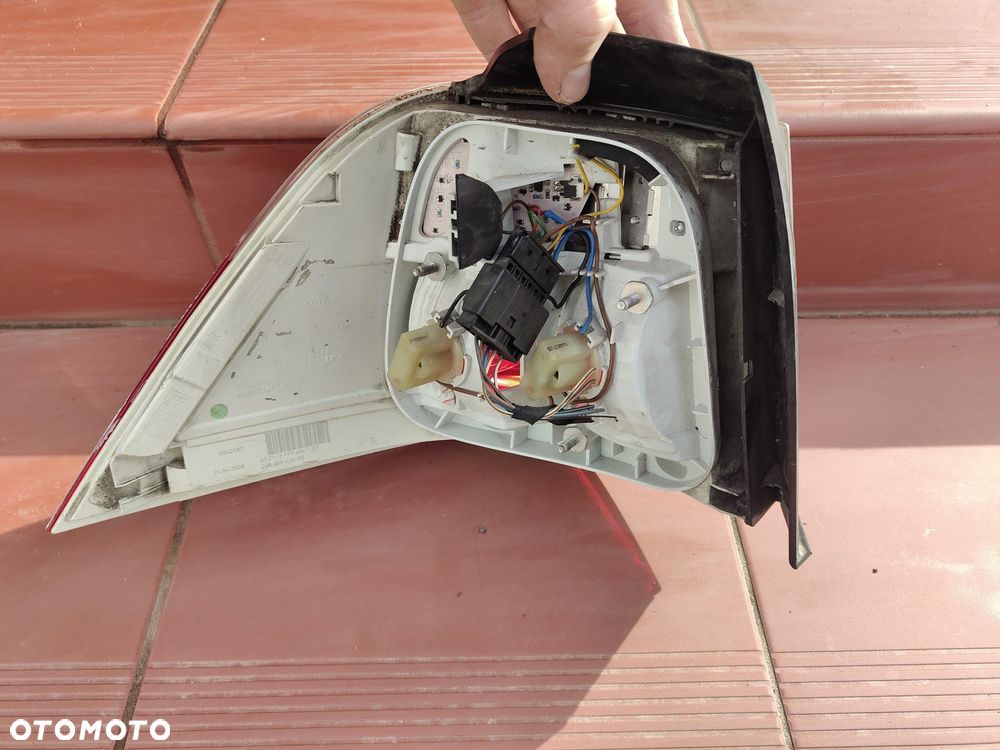 BMW E61 Lift Lci 5 kombi Lampa Tylna W Błotnik Prawa Polift Igła - 12