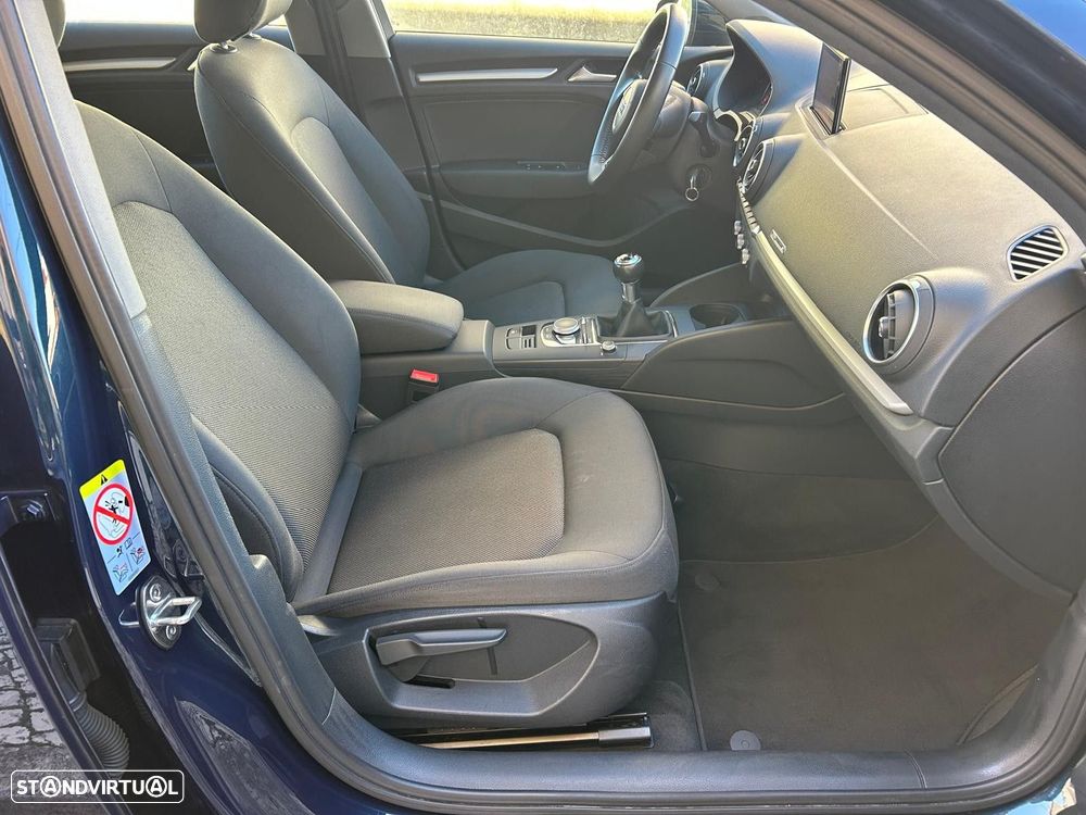 Audi A3 Limousine 30 TDI Design - 28