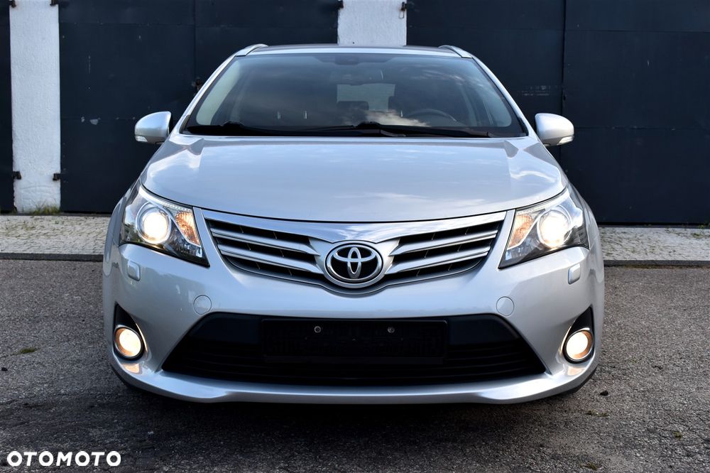 Toyota Avensis 1.8 Sol NAVI - 2