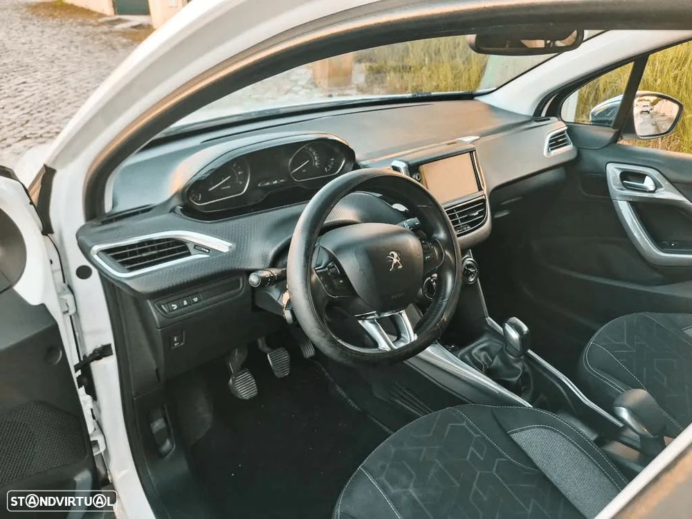 Peugeot 2008 1.2 PureTech Style - 10