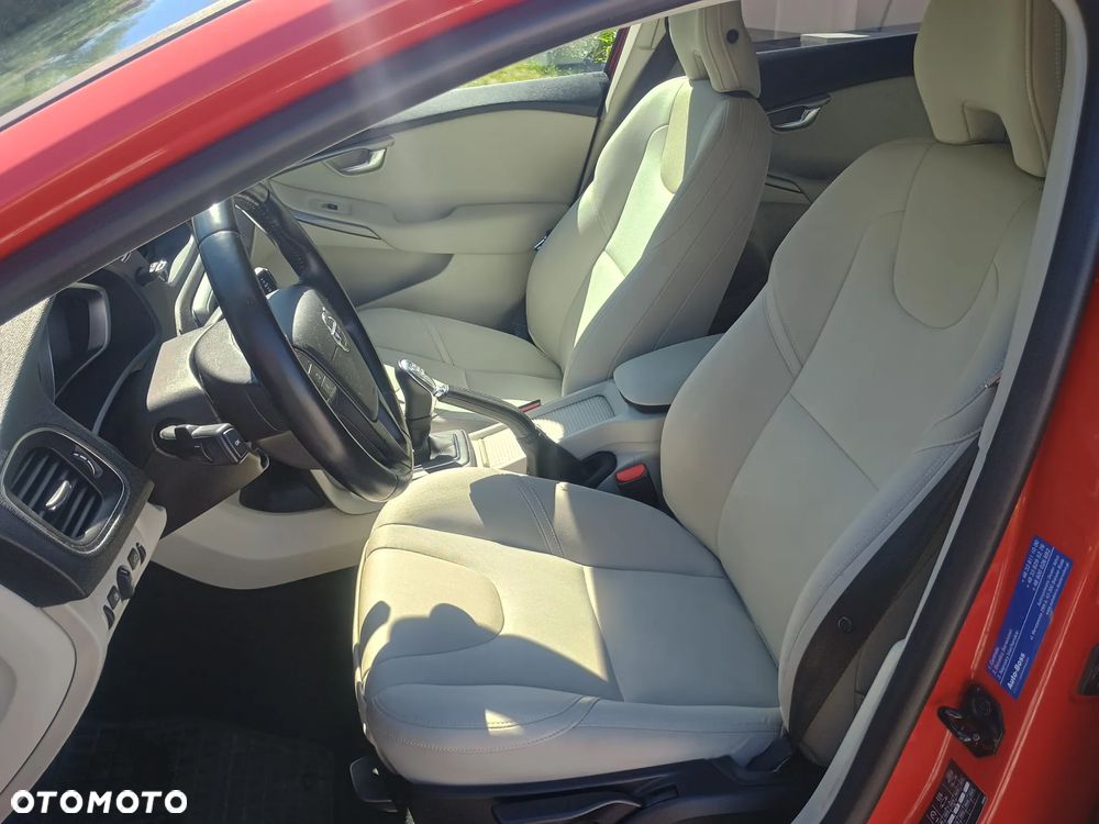 Volvo V40 T3 Base - 9