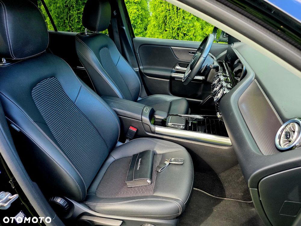Mercedes-Benz GLA 180 7G-DCT - 17