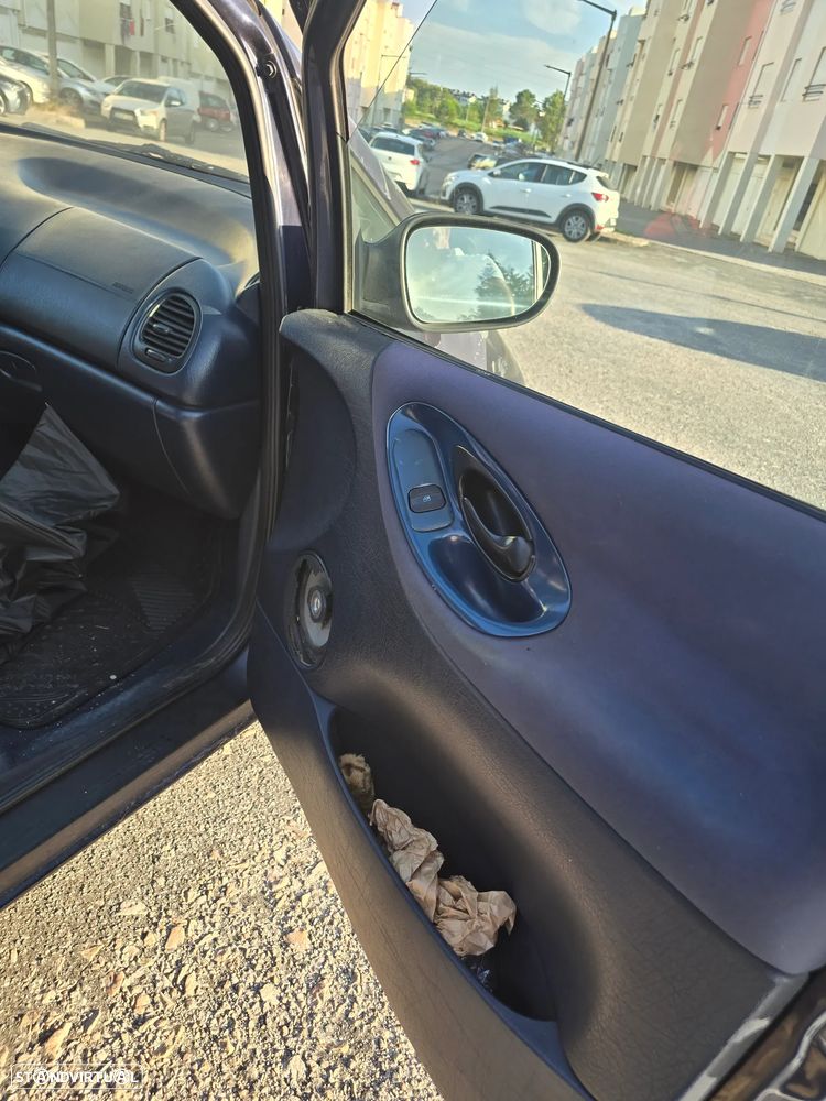 VW Sharan 1.8 T Trendline 7L - 8