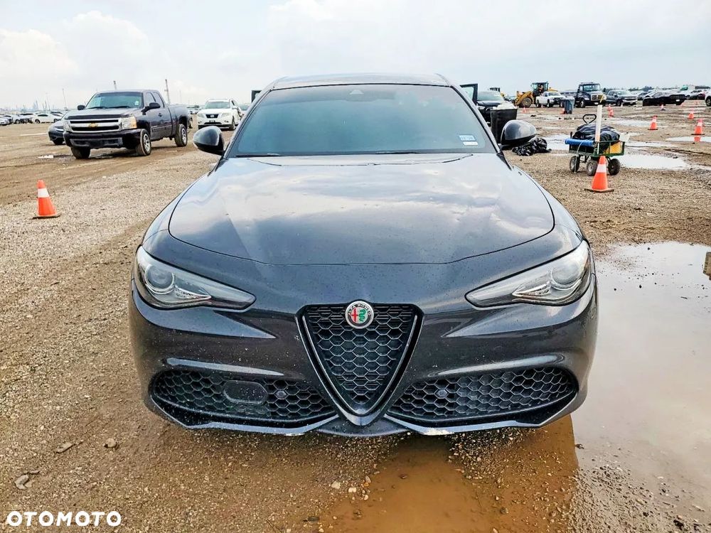 Alfa Romeo Giulia - 5