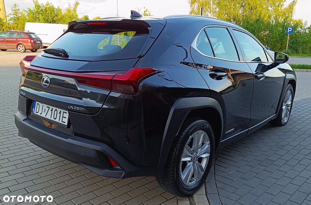 Lexus UX - 5
