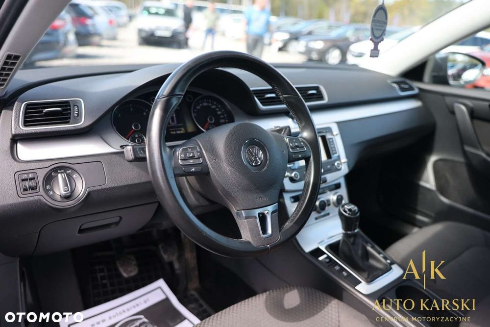 Volkswagen Passat - 19