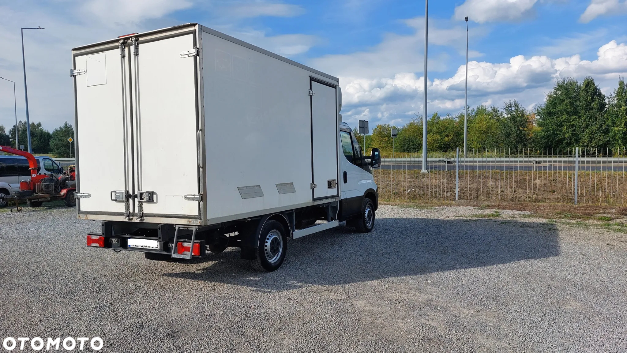 Iveco 35c13, chłodnia mroźniania carier, super stan, rama do zabudowy - 9