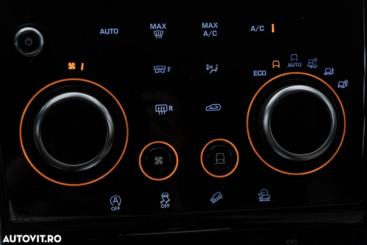Land Rover Discovery Sport 2.0 D200 MHEV SE - 27