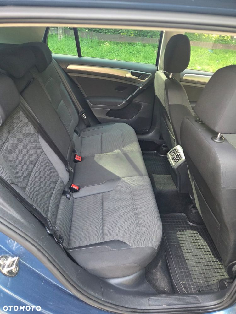 Volkswagen Golf - 10