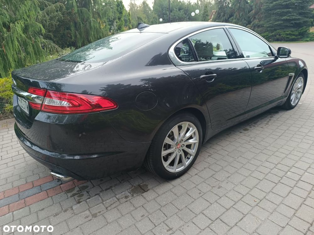 Jaguar XF 2.2 D Premium Luxury - 4