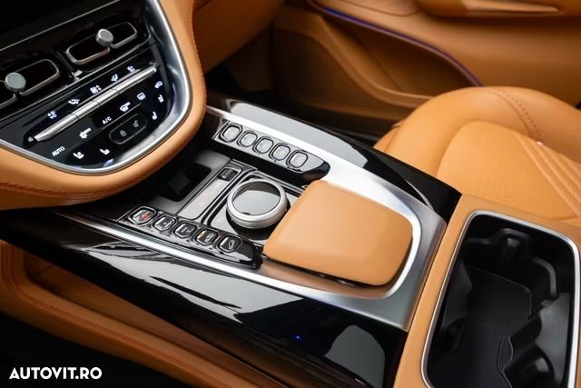 Aston Martin DBX - 14