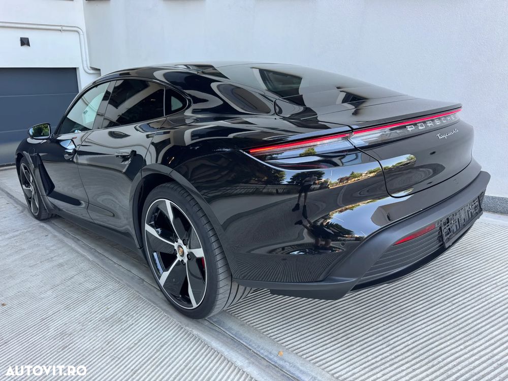 Porsche Taycan - 17
