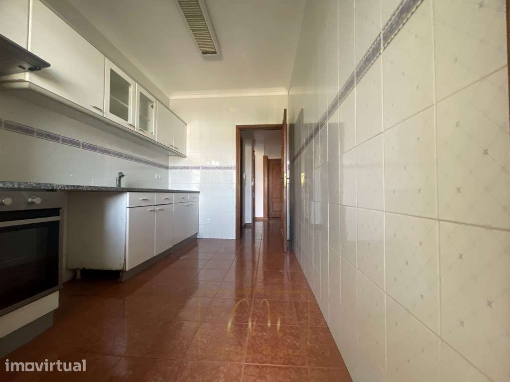 Apartamento T3 com lugar de garagem e arrumos fechados em Modivas, ... - Grande imagem: 4/29