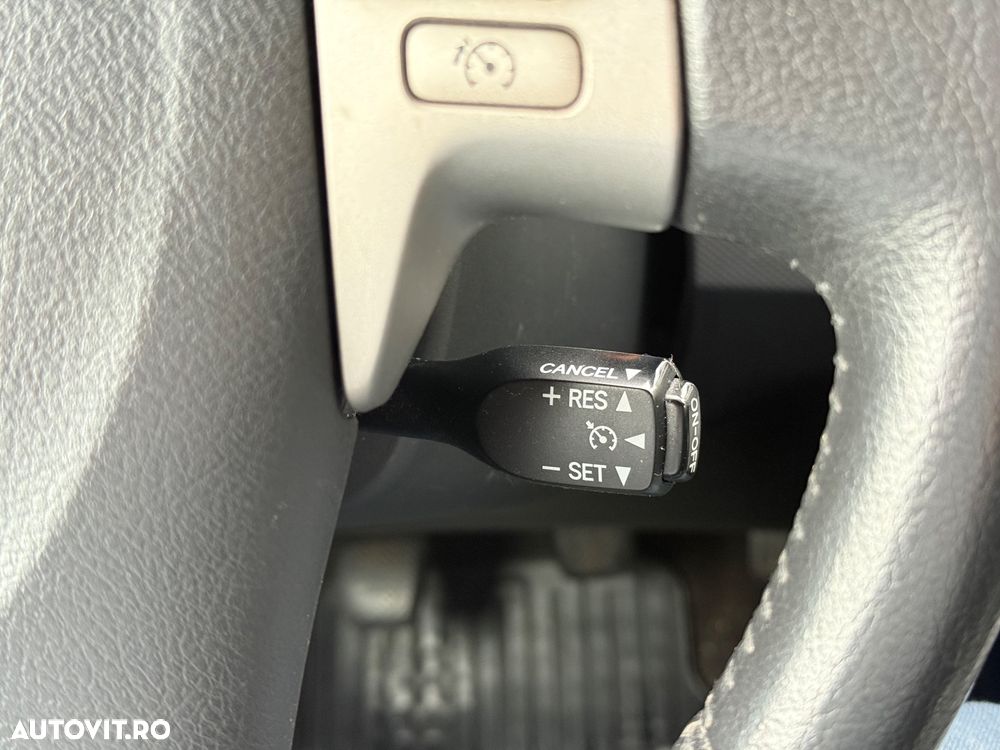 Toyota Auris 1.6 Sol - 16