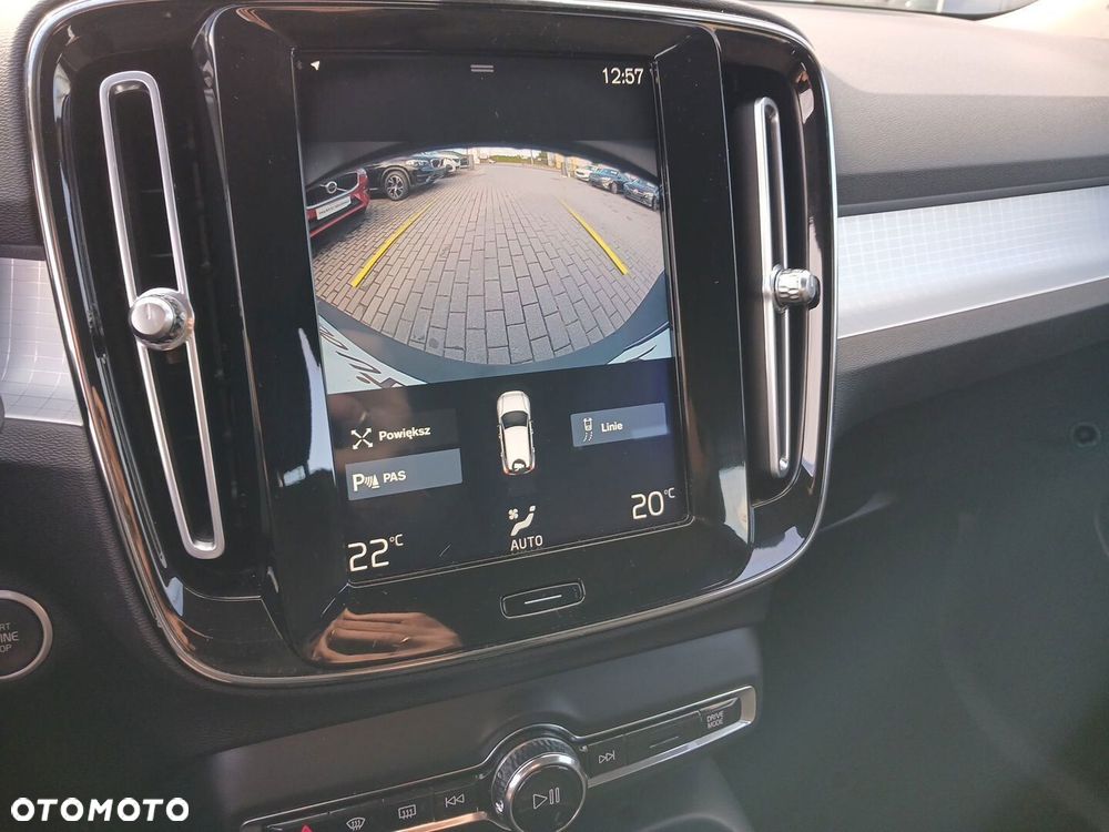 Volvo XC 40 T3 Momentum - 25